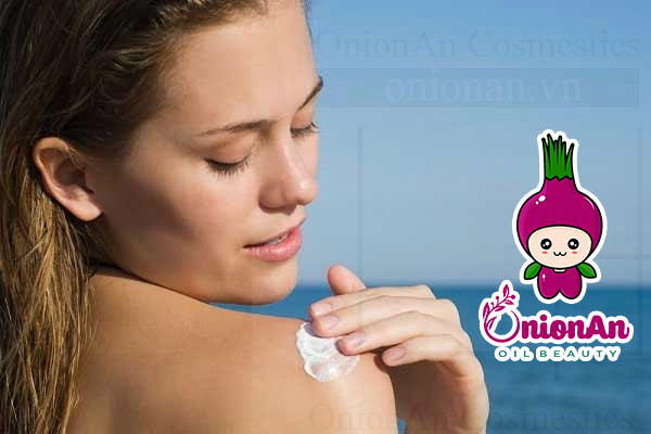 Kem Chống Nắng Cellio Collagen Whitening Sun Cream SPF50+ PA+++ (Tím)